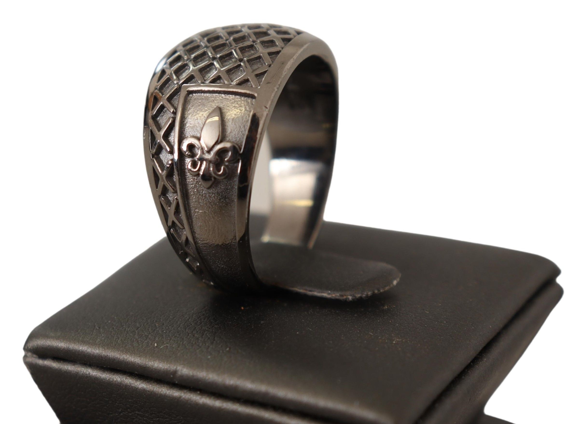 1530261.jpg Exquisite Silver Mens Statement Ring - Image 3