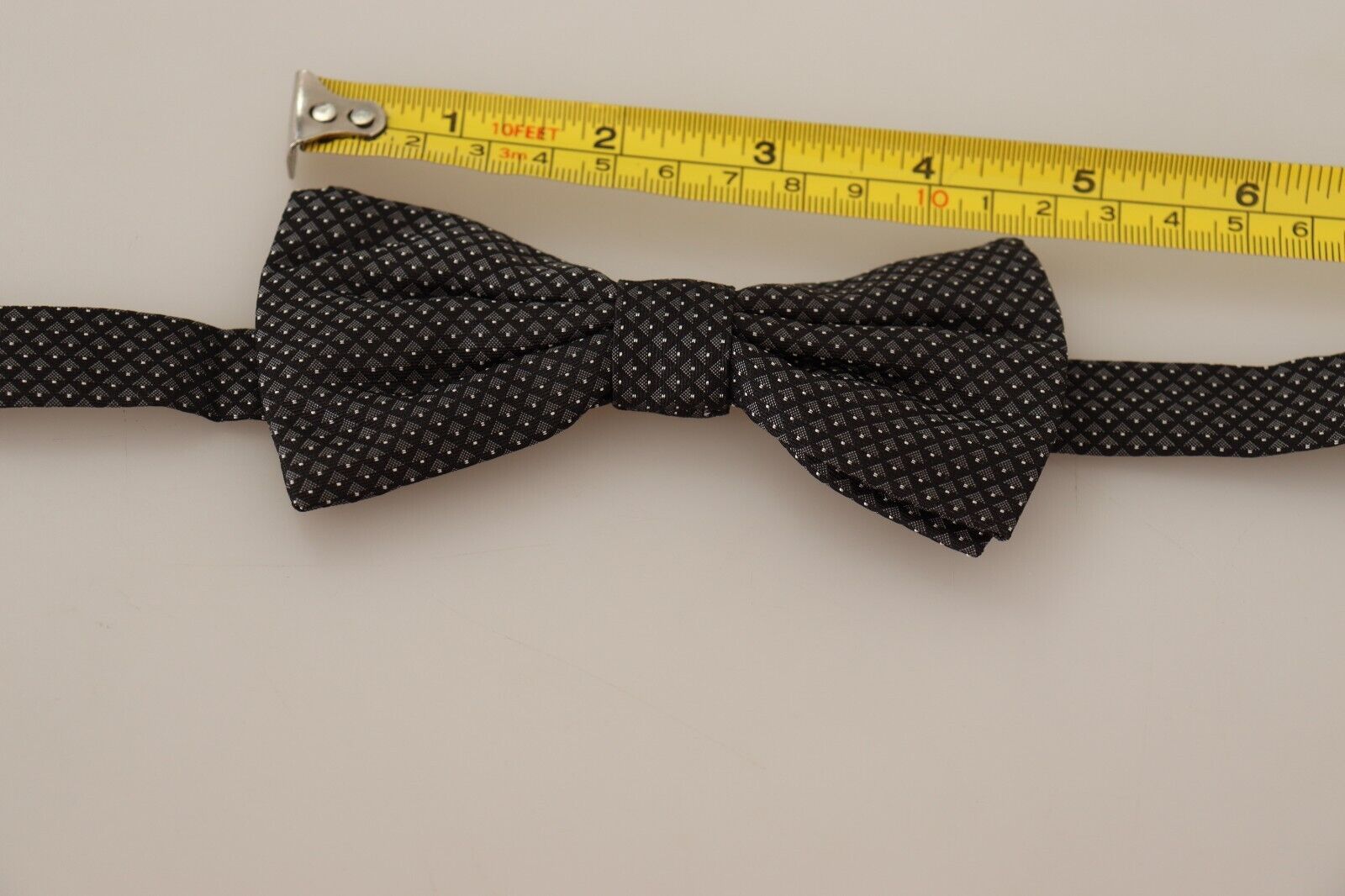 1579733.jpg Elegant Silk Patterned Bow Tie - Image 4
