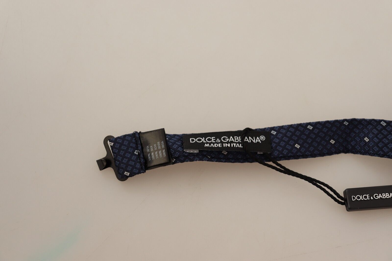 1579783.jpg Elegant Silk Bow Tie in Dark Blue - Image 3