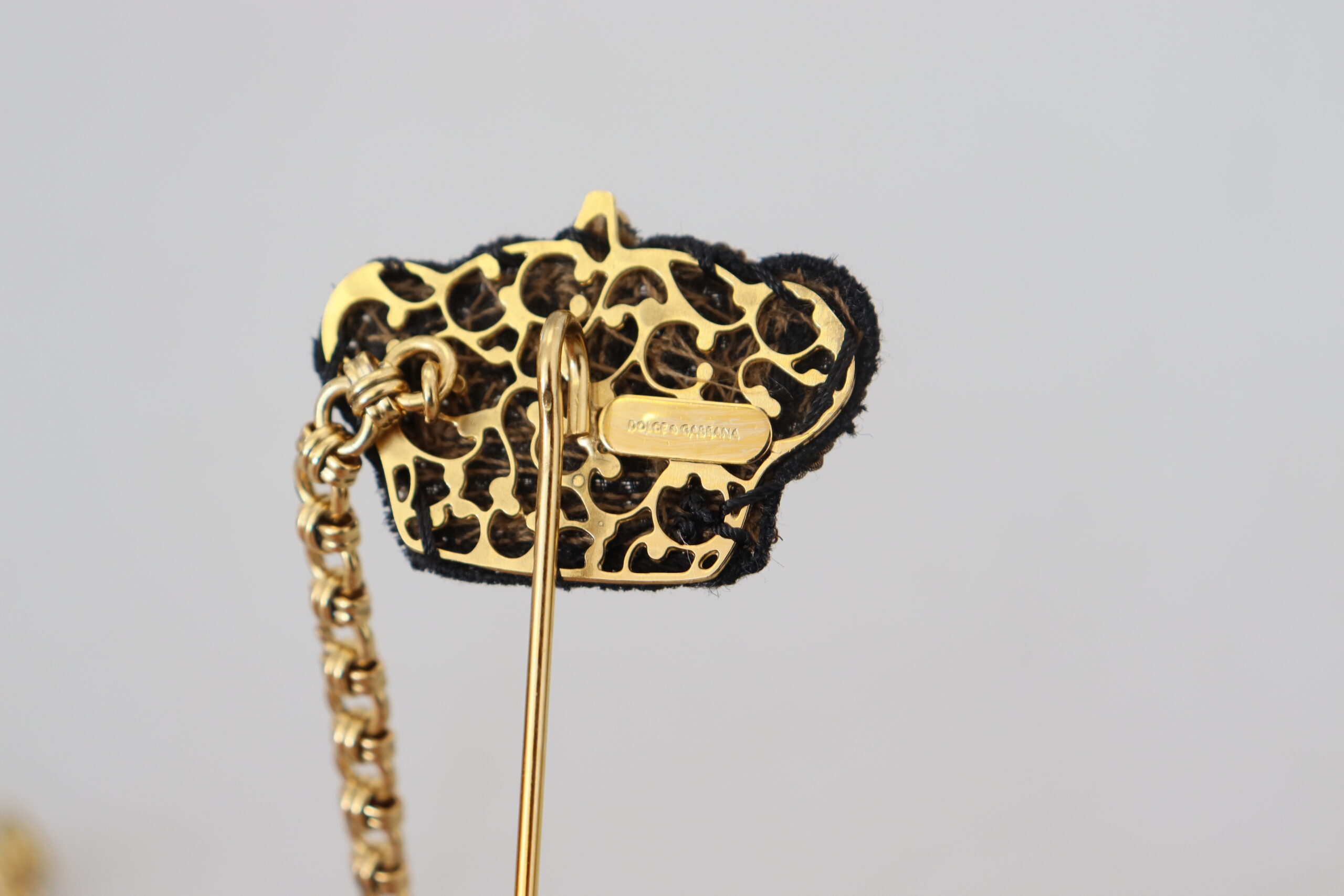 4216004.jpg Elegant Gold Tone Glass-Accented Brooch Pin - Image 6