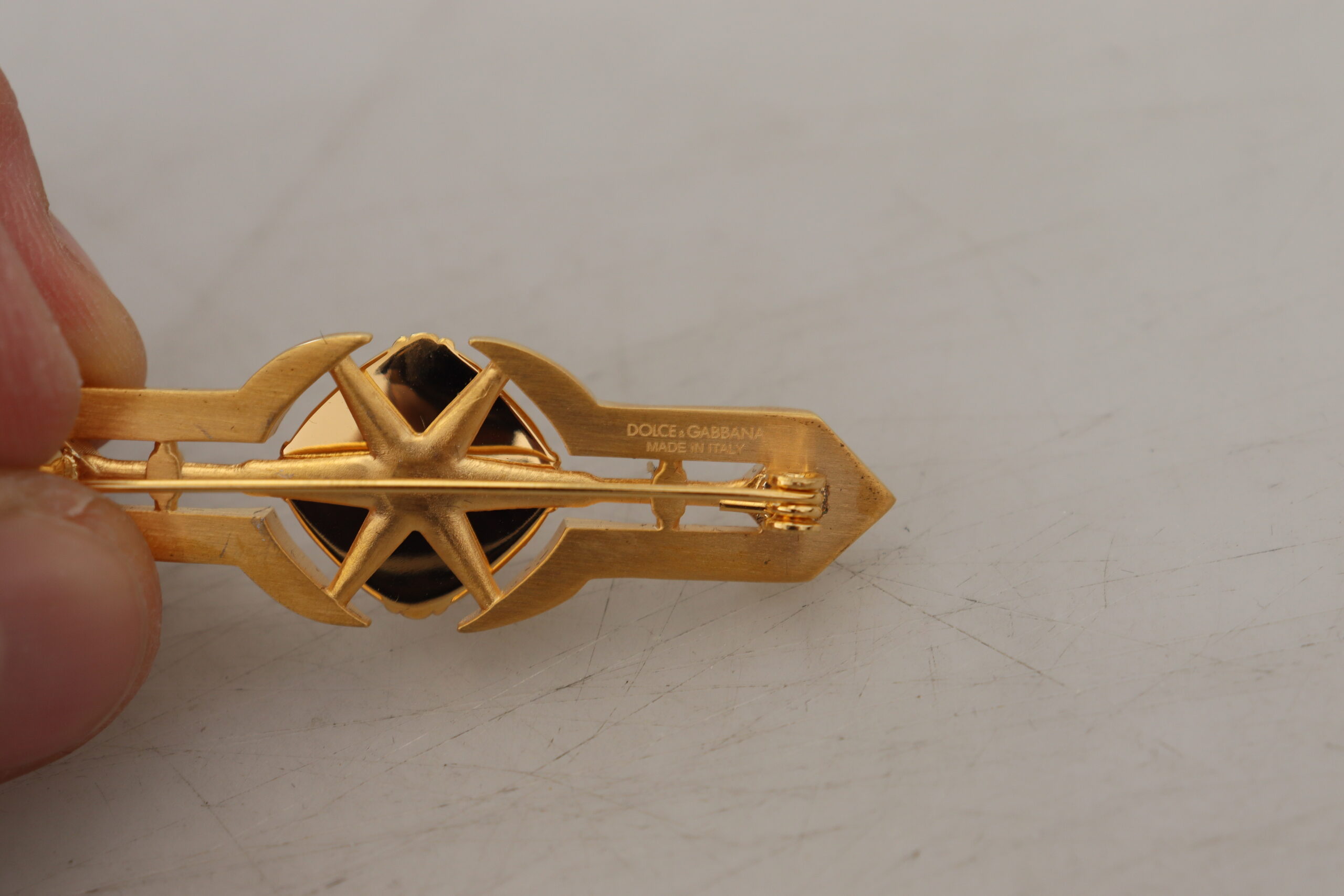 4216050.jpg Elegant Gold-Plated Brooch Pin - Image 4
