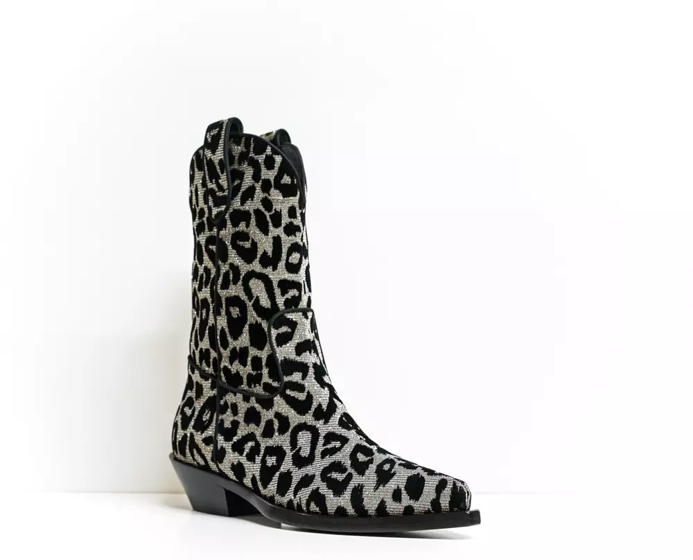4235861.webp Elegant Black Leopard Texan Boots with Silver Accents - Image 2