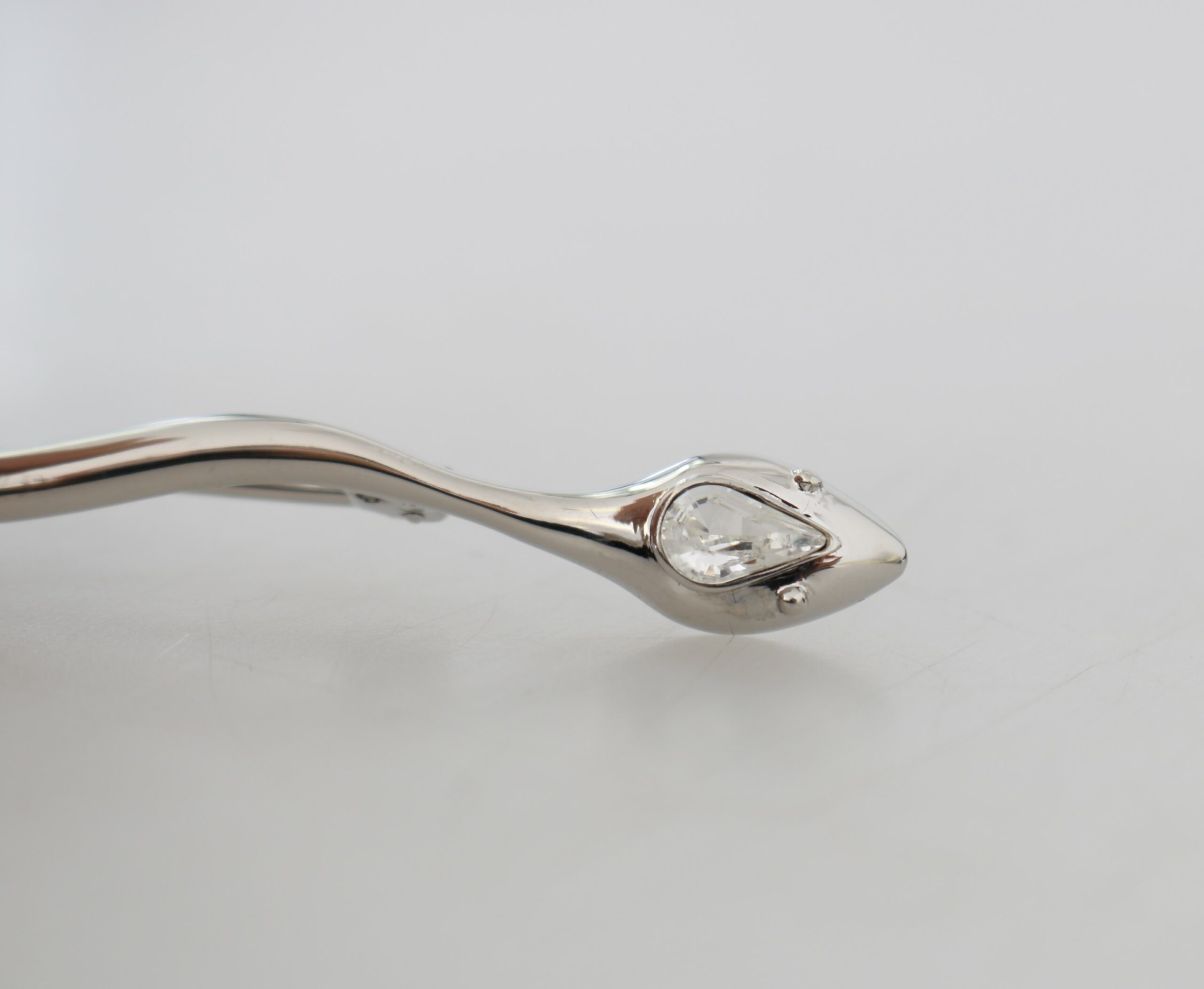 4272303.jpg Elegant Crystal-Embellished Silver Brooch Pin - Image 4