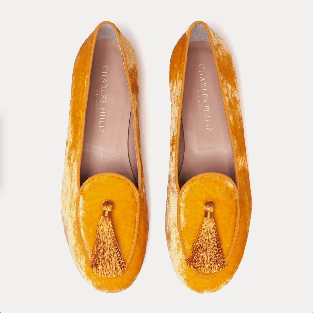 Screenshot Elegant Velvet Yellow Flats with Tassel Detail - Image 3